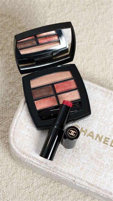 light the way chanel|Light Makeup .